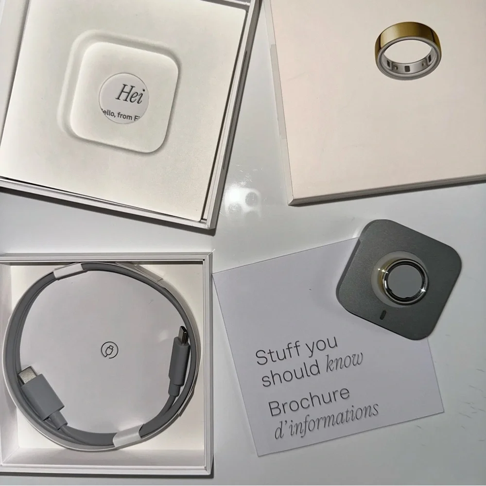 Oura ring 4 gold size 6 w box